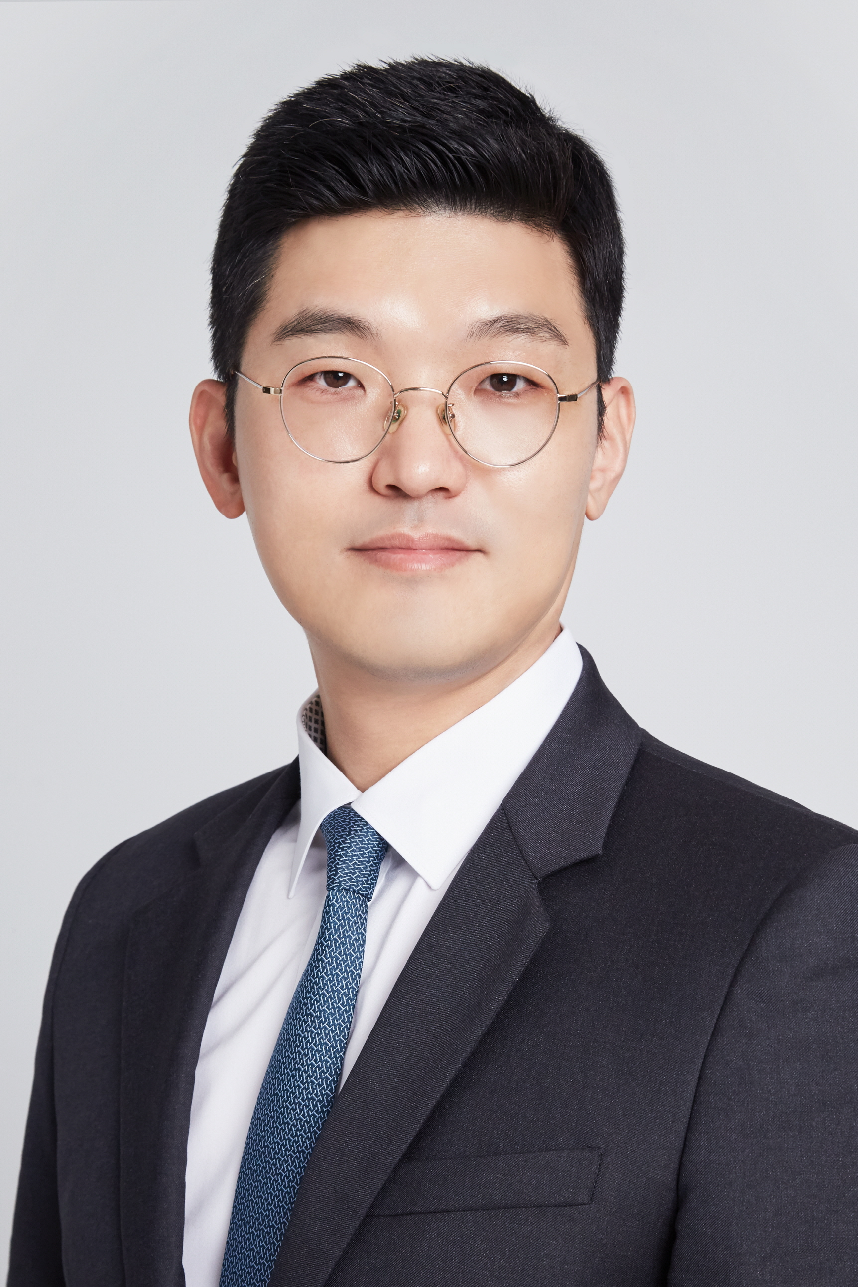 1. 이준호 대표변호사.jpg